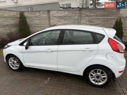 Білий Форд Фієста, об'ємом двигуна 1 л та пробігом 150 тис. км за 7450 $, фото 1 на Automoto.ua