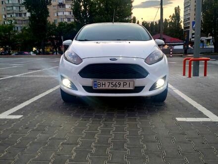 Форд Фиеста 2016 в Одессе на Automoto.ua Белый Форд Фиеста, объемом двигателя 1.2 л и пробегом 260 тыс. км за 7400 $, фото 1 на Automoto.ua
