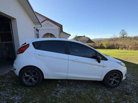 Білий Форд Фієста, об'ємом двигуна 1 л та пробігом 91 тис. км за 10100 $, фото 1 на Automoto.ua