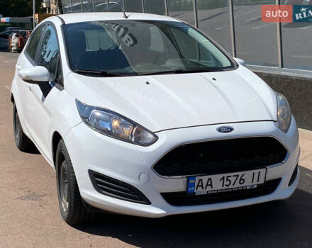 Білий Форд Фієста, об'ємом двигуна 1 л та пробігом 150 тис. км за 8900 $, фото 1 на Automoto.ua