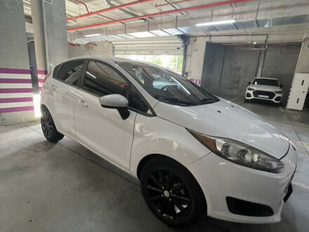 Білий Форд Фієста, об'ємом двигуна 1.6 л та пробігом 83 тис. км за 8600 $, фото 1 на Automoto.ua