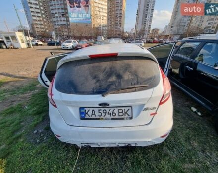 Белый Форд Фиеста, объемом двигателя 1 л и пробегом 130 тыс. км за 1950 $, фото 1 на Automoto.ua