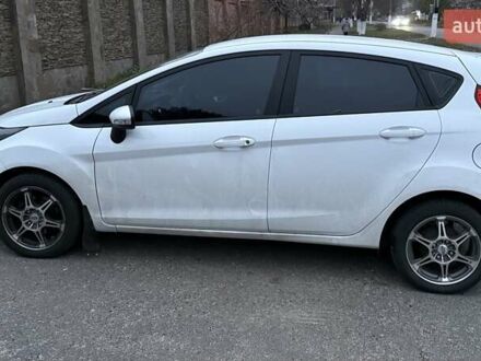 Білий Форд Фієста, об'ємом двигуна 1 л та пробігом 37 тис. км за 12500 $, фото 1 на Automoto.ua