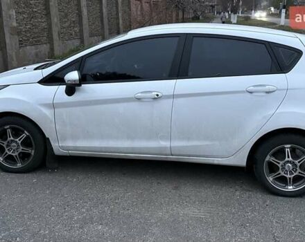 Белый Форд Фиеста, объемом двигателя 1 л и пробегом 37 тыс. км за 12500 $, фото 1 на Automoto.ua