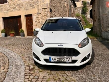 Белый Форд Фиеста, объемом двигателя 1 л и пробегом 170 тыс. км за 8250 $, фото 1 на Automoto.ua