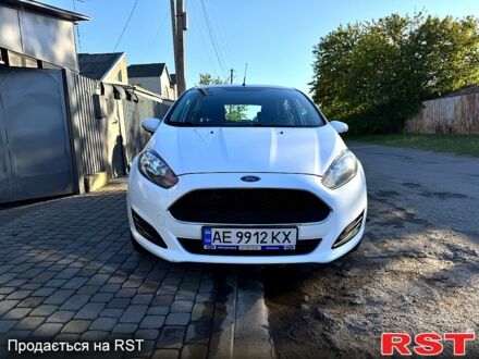 Форд Фиеста 2016 в Павлограде на Automoto.ua Белый Форд Фиеста, объемом двигателя 1 л и пробегом 55 тыс. км за 11000 $, фото 1 на Automoto.ua