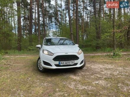 Білий Форд Фієста, об'ємом двигуна 1.24 л та пробігом 125 тис. км за 7500 $, фото 1 на Automoto.ua