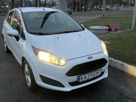 Форд Фиеста 2017 в Киеве на Automoto.ua Белый Форд Фиеста, объемом двигателя 1.24 л и пробегом 105 тыс. км за 7500 $, фото 1 на Automoto.ua