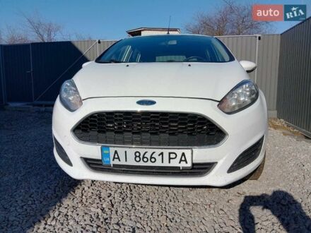Білий Форд Фієста, об'ємом двигуна 1 л та пробігом 124 тис. км за 9000 $, фото 1 на Automoto.ua