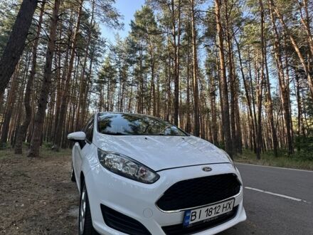 Білий Форд Фієста, об'ємом двигуна 1 л та пробігом 115 тис. км за 6402 $, фото 1 на Automoto.ua