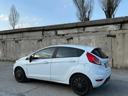 Білий Форд Фієста, об'ємом двигуна 1.2 л та пробігом 120 тис. км за 6400 $, фото 1 на Automoto.ua