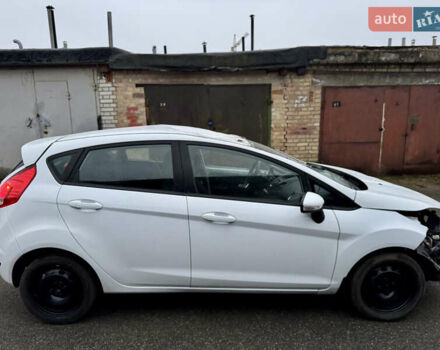 Белый Форд Фиеста, объемом двигателя 1.24 л и пробегом 75 тыс. км за 2650 $, фото 1 на Automoto.ua