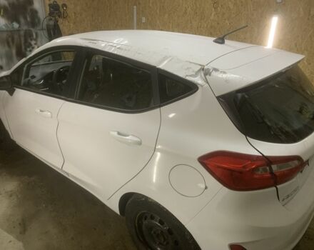 Білий Форд Фієста, об'ємом двигуна 1.1 л та пробігом 134 тис. км за 3200 $, фото 1 на Automoto.ua