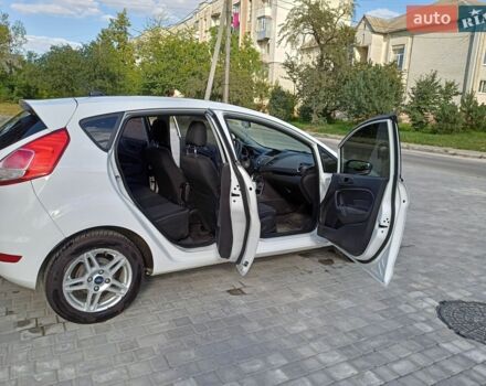 Белый Форд Фиеста, объемом двигателя 1.6 л и пробегом 130 тыс. км за 7200 $, фото 1 на Automoto.ua