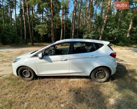 Білий Форд Фієста, об'ємом двигуна 1 л та пробігом 140 тис. км за 9000 $, фото 1 на Automoto.ua
