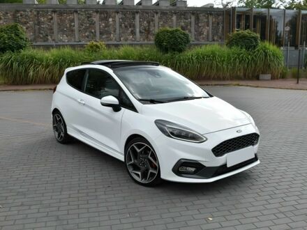 Белый Форд Фиеста, объемом двигателя 1.5 л и пробегом 41 тыс. км за 6000 $, фото 1 на Automoto.ua