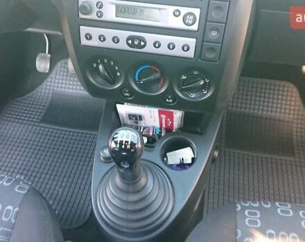 Бежевый Форд Фиеста, объемом двигателя 1.3 л и пробегом 153 тыс. км за 2700 $, фото 5 на Automoto.ua