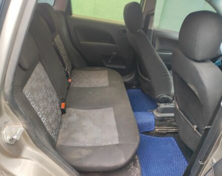 Форд Фиеста 2004 в Шостке на Automoto.ua Бежевый Форд Фиеста, объемом двигателя 1.3 л и пробегом 350 тыс. км за 3500 $, фото 5 на Automoto.ua