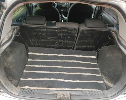 Форд Фиеста 2004 в Шостке на Automoto.ua Бежевый Форд Фиеста, объемом двигателя 1.3 л и пробегом 350 тыс. км за 3500 $, фото 6 на Automoto.ua