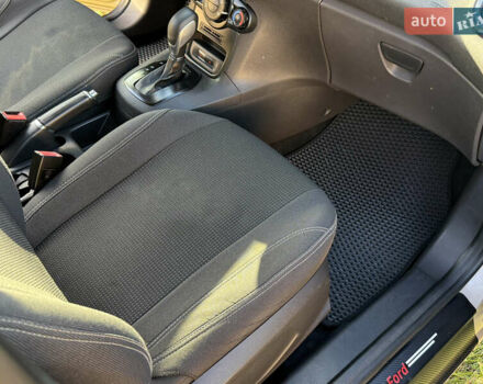 Бежевый Форд Фиеста, объемом двигателя 1 л и пробегом 99 тыс. км за 8100 $, фото 4 на Automoto.ua