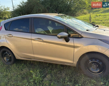 Бежевый Форд Фиеста, объемом двигателя 1 л и пробегом 99 тыс. км за 8100 $, фото 1 на Automoto.ua