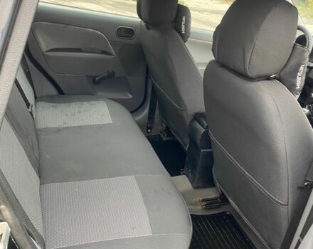 Черный Форд Фиеста, объемом двигателя 1.4 л и пробегом 160 тыс. км за 3600 $, фото 8 на Automoto.ua