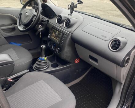 Черный Форд Фиеста, объемом двигателя 1.4 л и пробегом 160 тыс. км за 3600 $, фото 7 на Automoto.ua