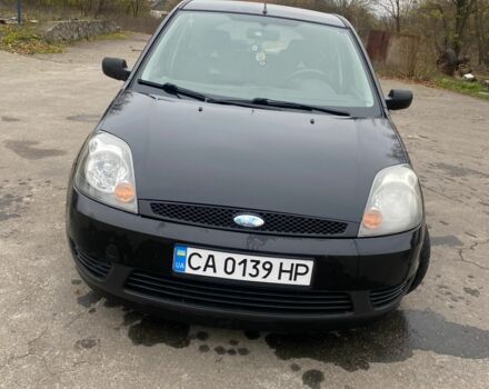 Черный Форд Фиеста, объемом двигателя 1.4 л и пробегом 160 тыс. км за 3600 $, фото 1 на Automoto.ua