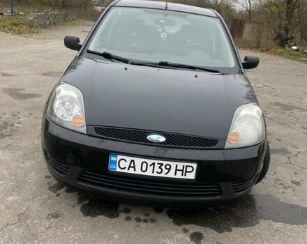 Черный Форд Фиеста, объемом двигателя 1.39 л и пробегом 180 тыс. км за 3600 $, фото 2 на Automoto.ua