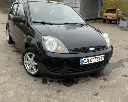 Черный Форд Фиеста, объемом двигателя 1.39 л и пробегом 180 тыс. км за 3600 $, фото 3 на Automoto.ua