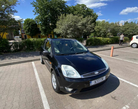 Черный Форд Фиеста, объемом двигателя 1.4 л и пробегом 350 тыс. км за 3500 $, фото 1 на Automoto.ua