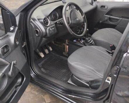 Черный Форд Фиеста, объемом двигателя 1.3 л и пробегом 218 тыс. км за 3900 $, фото 8 на Automoto.ua