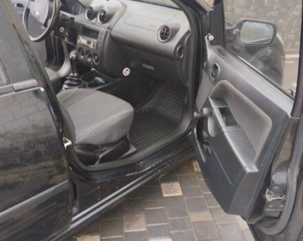 Черный Форд Фиеста, объемом двигателя 1.3 л и пробегом 218 тыс. км за 3900 $, фото 5 на Automoto.ua