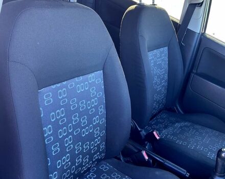 Черный Форд Фиеста, объемом двигателя 1.3 л и пробегом 195 тыс. км за 3450 $, фото 7 на Automoto.ua