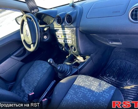 Черный Форд Фиеста, объемом двигателя 1.3 л и пробегом 195 тыс. км за 3450 $, фото 1 на Automoto.ua