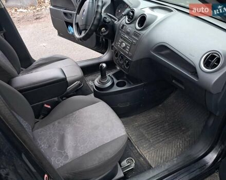 Черный Форд Фиеста, объемом двигателя 1.4 л и пробегом 241 тыс. км за 3800 $, фото 9 на Automoto.ua