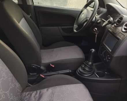 Черный Форд Фиеста, объемом двигателя 1.3 л и пробегом 21 тыс. км за 3000 $, фото 4 на Automoto.ua