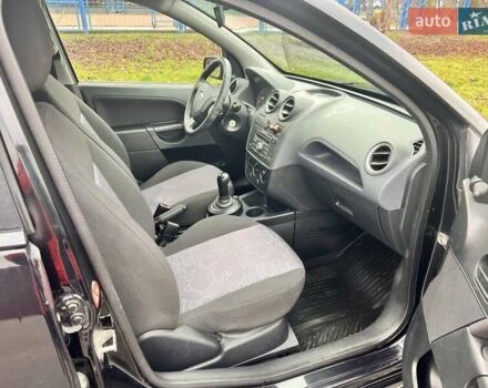 Черный Форд Фиеста, объемом двигателя 1.39 л и пробегом 210 тыс. км за 3750 $, фото 8 на Automoto.ua