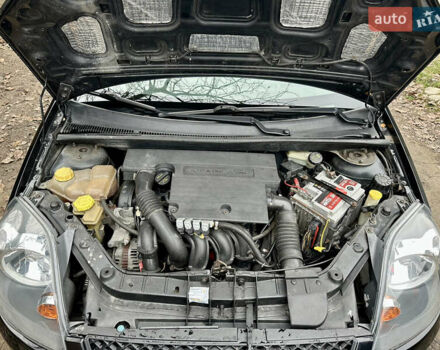 Черный Форд Фиеста, объемом двигателя 1.4 л и пробегом 260 тыс. км за 3650 $, фото 1 на Automoto.ua