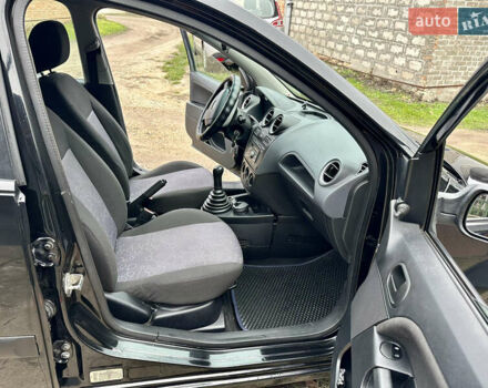 Черный Форд Фиеста, объемом двигателя 1.4 л и пробегом 260 тыс. км за 3650 $, фото 5 на Automoto.ua