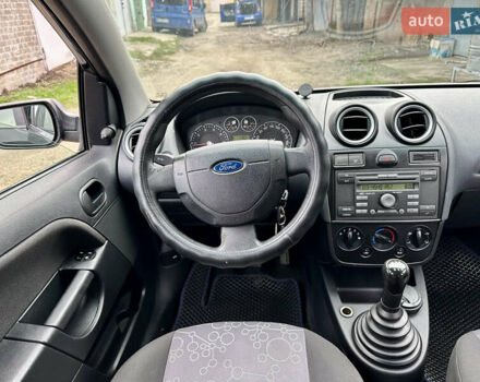 Черный Форд Фиеста, объемом двигателя 1.4 л и пробегом 260 тыс. км за 3650 $, фото 2 на Automoto.ua