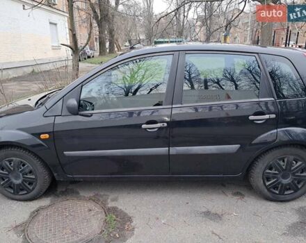 Черный Форд Фиеста, объемом двигателя 1.4 л и пробегом 241 тыс. км за 3800 $, фото 1 на Automoto.ua