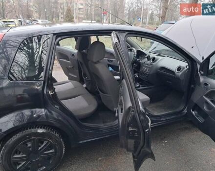 Черный Форд Фиеста, объемом двигателя 1.4 л и пробегом 241 тыс. км за 3800 $, фото 8 на Automoto.ua