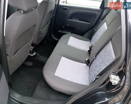 Черный Форд Фиеста, объемом двигателя 1.3 л и пробегом 217 тыс. км за 4150 $, фото 27 на Automoto.ua