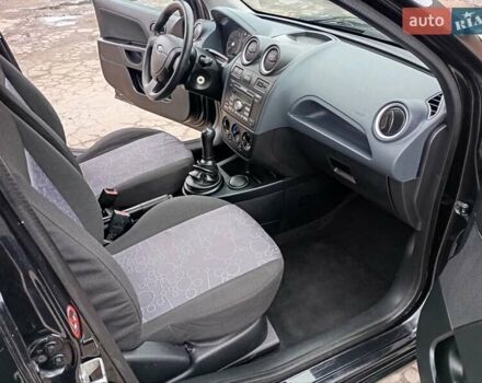 Черный Форд Фиеста, объемом двигателя 1.3 л и пробегом 217 тыс. км за 4150 $, фото 19 на Automoto.ua