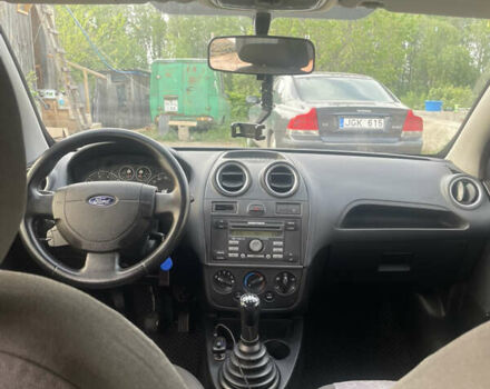 Черный Форд Фиеста, объемом двигателя 1.24 л и пробегом 305 тыс. км за 4500 $, фото 6 на Automoto.ua