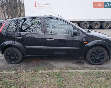 Черный Форд Фиеста, объемом двигателя 1.4 л и пробегом 241 тыс. км за 3800 $, фото 4 на Automoto.ua