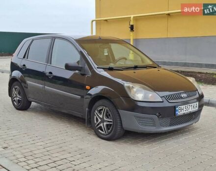 Черный Форд Фиеста, объемом двигателя 1.39 л и пробегом 220 тыс. км за 3800 $, фото 2 на Automoto.ua