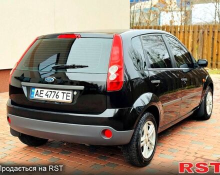 Черный Форд Фиеста, объемом двигателя 1.2 л и пробегом 160 тыс. км за 3999 $, фото 3 на Automoto.ua