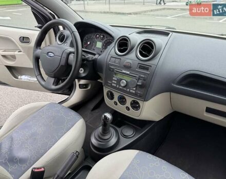 Черный Форд Фиеста, объемом двигателя 1.4 л и пробегом 145 тыс. км за 4350 $, фото 26 на Automoto.ua